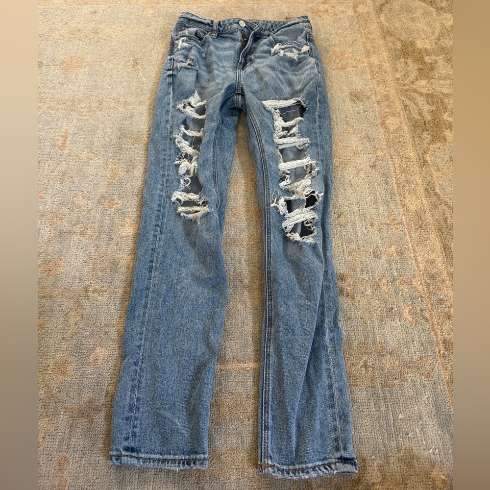 American Eagle Ripped Stretch Mom Jean | Size 2 Long | Rarely Worn